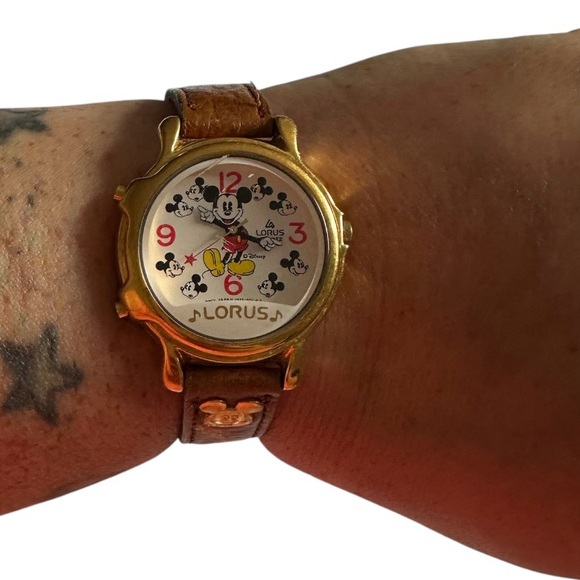 Vintage Lorus Quartz Disney Mickey Mouse Musical Watch Brown